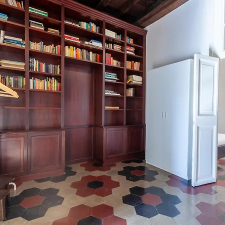 Spanish Steps Charming Apartment