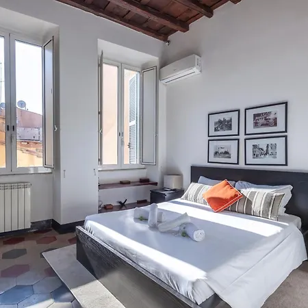 Spanish Steps Charming Apartment
